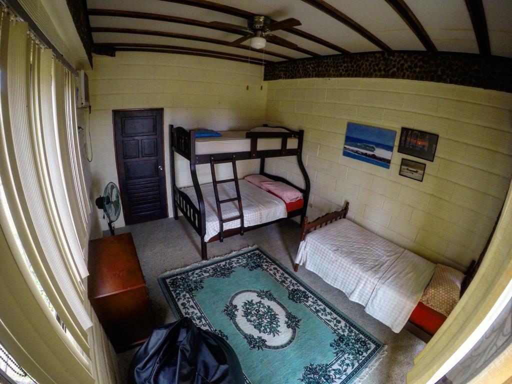 Casa Roja Hostel Монтаньита Экстерьер фото