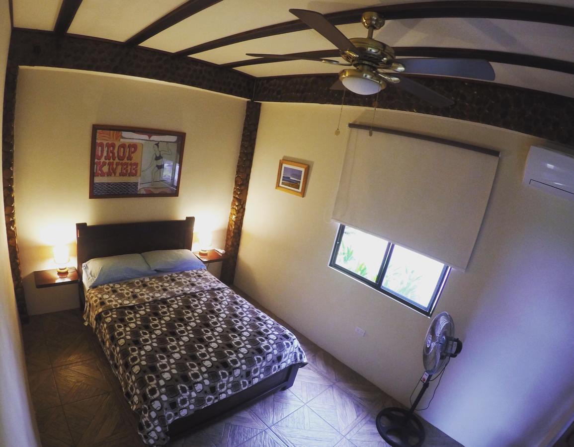 Casa Roja Hostel Монтаньита Экстерьер фото